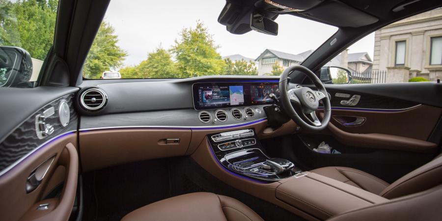 Интерьер Mercedes-Benz E300 Avantgarde Line 2016 года  (AU) (фото 9 из 23)